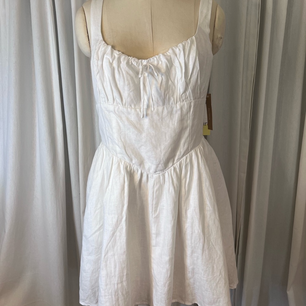 Kourt NWT linen White Sleeveless bodice front miniDress
